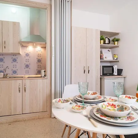 Lovely In With Kitchen דירה