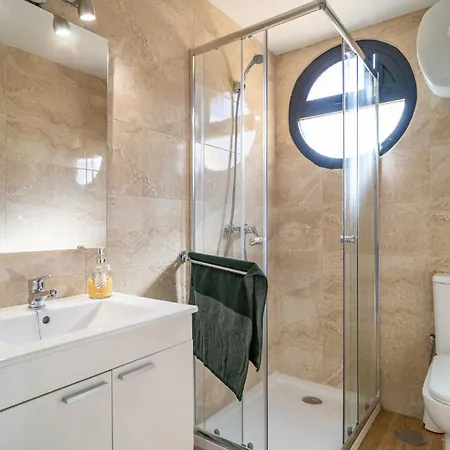 דירה Lovely In With Kitchen